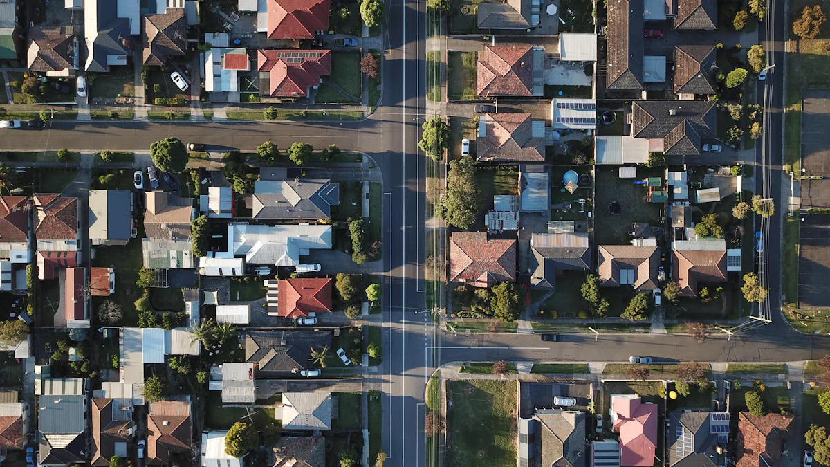 Luchtbeeld van aangrenzende percelen en woningen