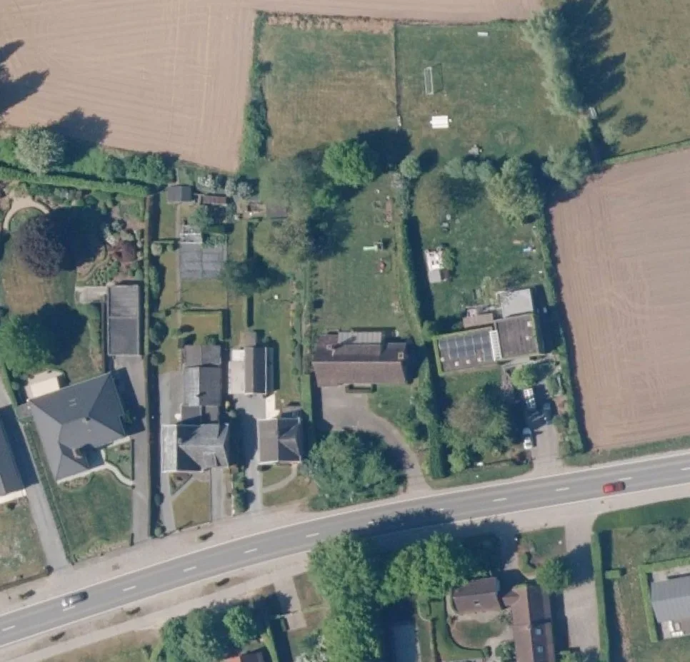 Luchtfoto van het opgemeten terrein met woning en tuin